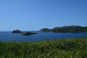 浅島、神島、遠くにアカハゲ山