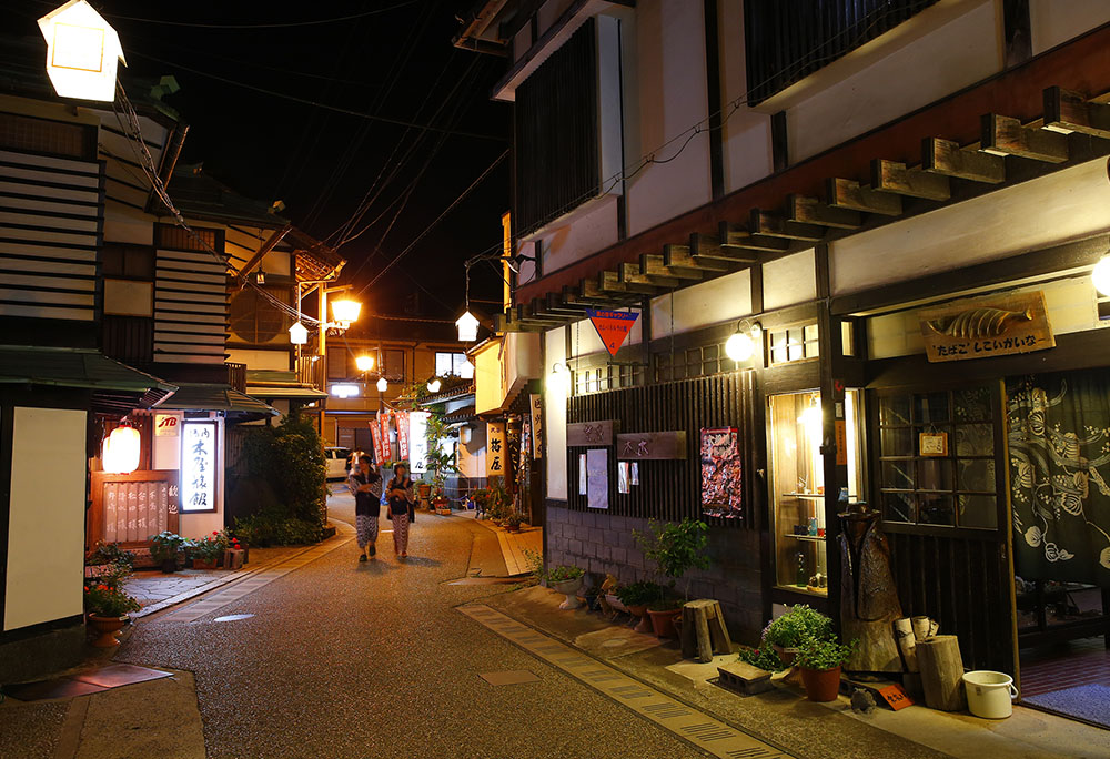 Large Photo:Misasa Onsen hot springs