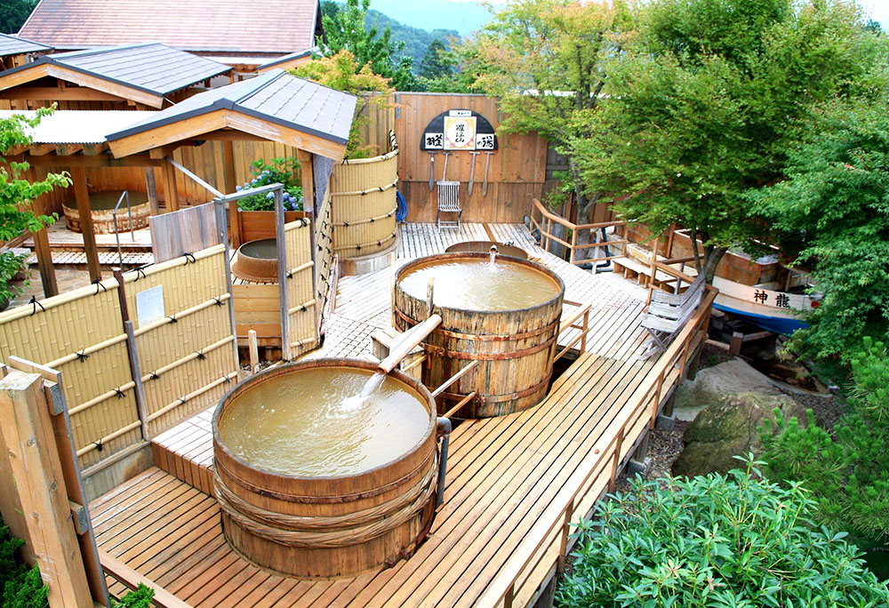 Large Photo:Sanbe Onsen hot springs